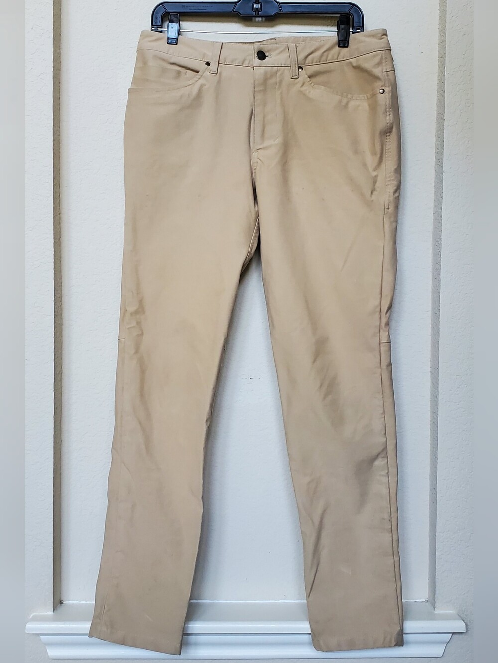 lululemon athletica Men's Khaki Straight Pants. Size 31
